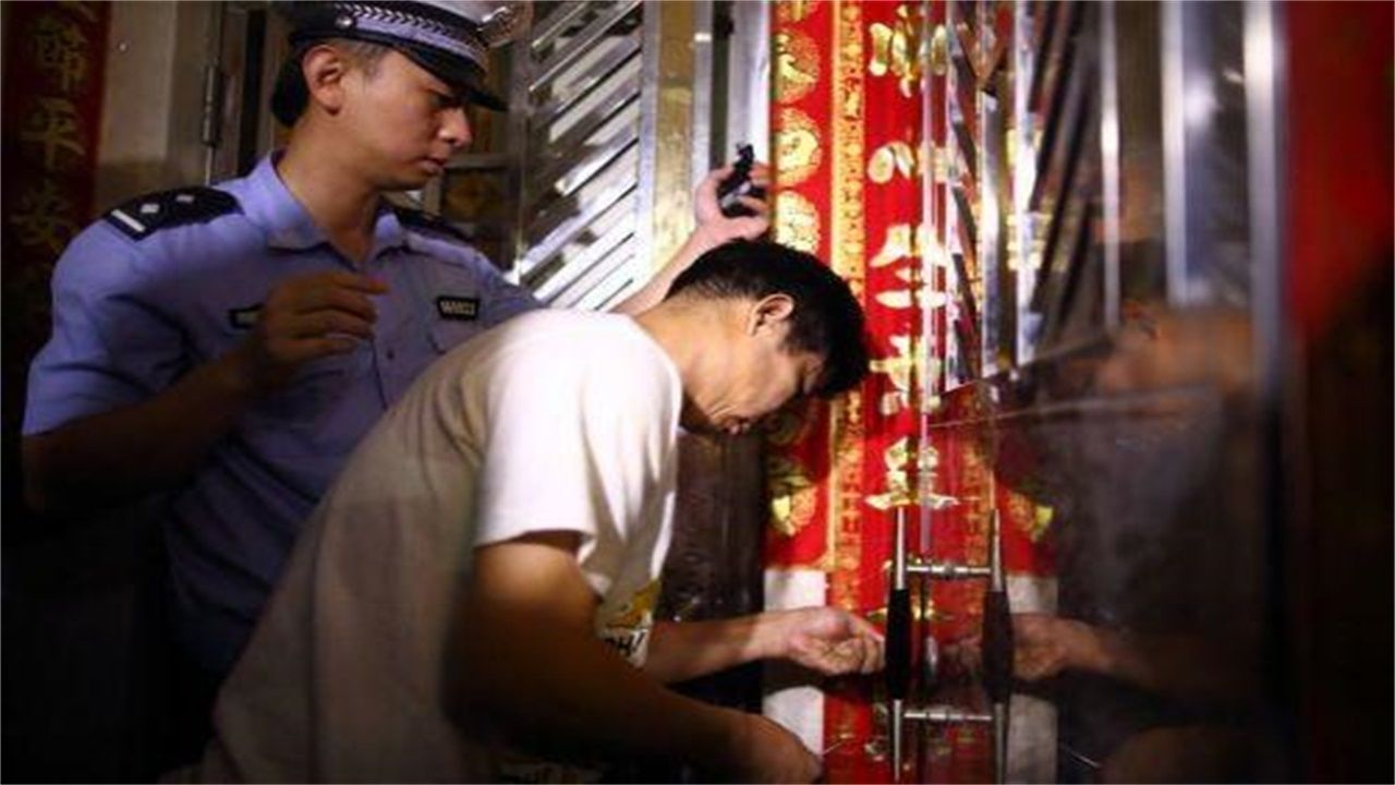 盘州请开锁师傅开了锁后，师傅